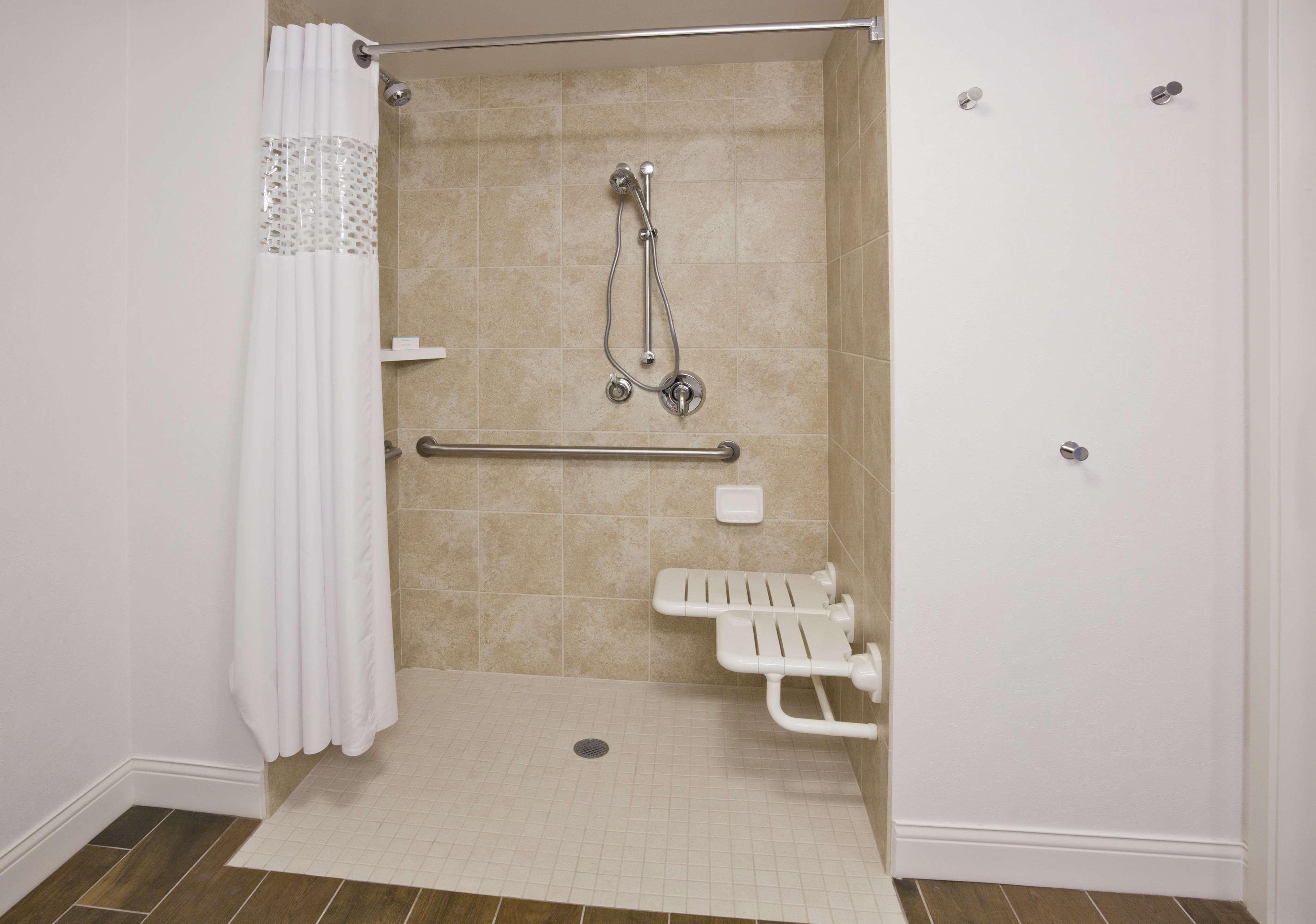 Hampton Minneapolis West Hotel 3*