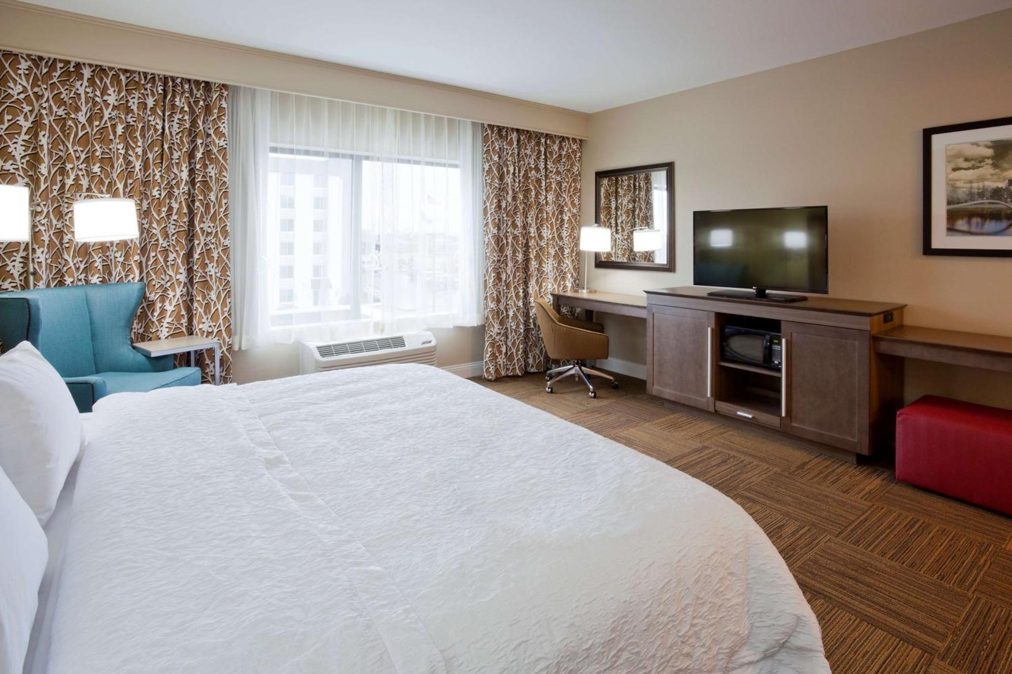 Hampton Minneapolis West 3*