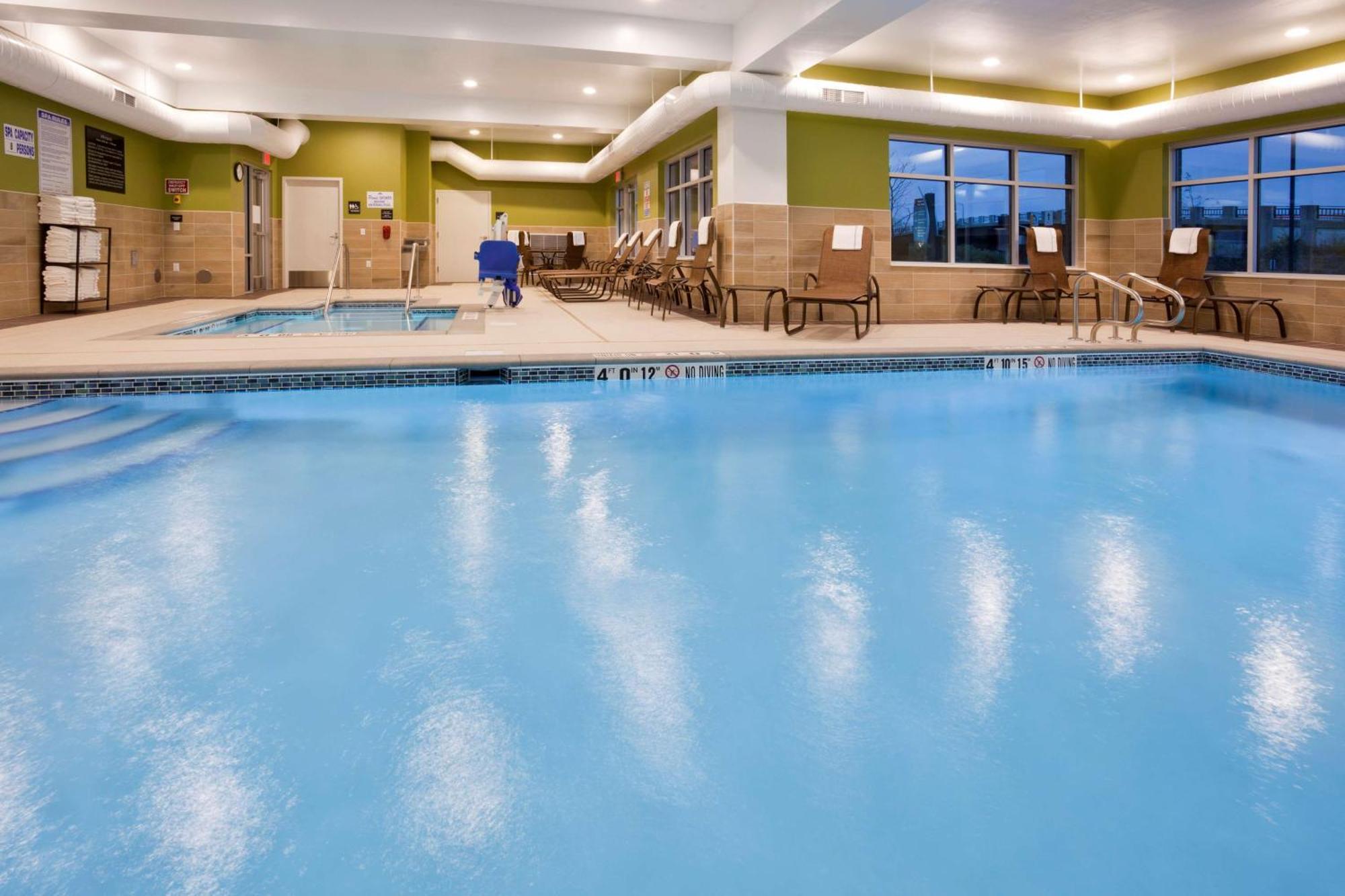 Hampton Minneapolis West 3*